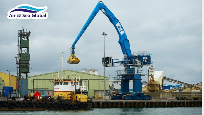 Forwarder là đơn vị trung gian tổ chức và sắp xếp kế hoạch giao nhận hàng hóa Forwarder là đơn vị trung gian tổ chức và sắp xếp kế hoạch giao nhận hàng hóa