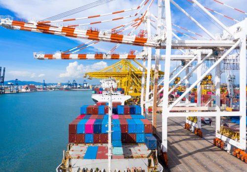 container-ship-global-business-freight-import-expo-JKPYCA4